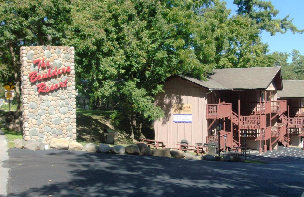 Boulders Resort Lake George Buitenkant foto
