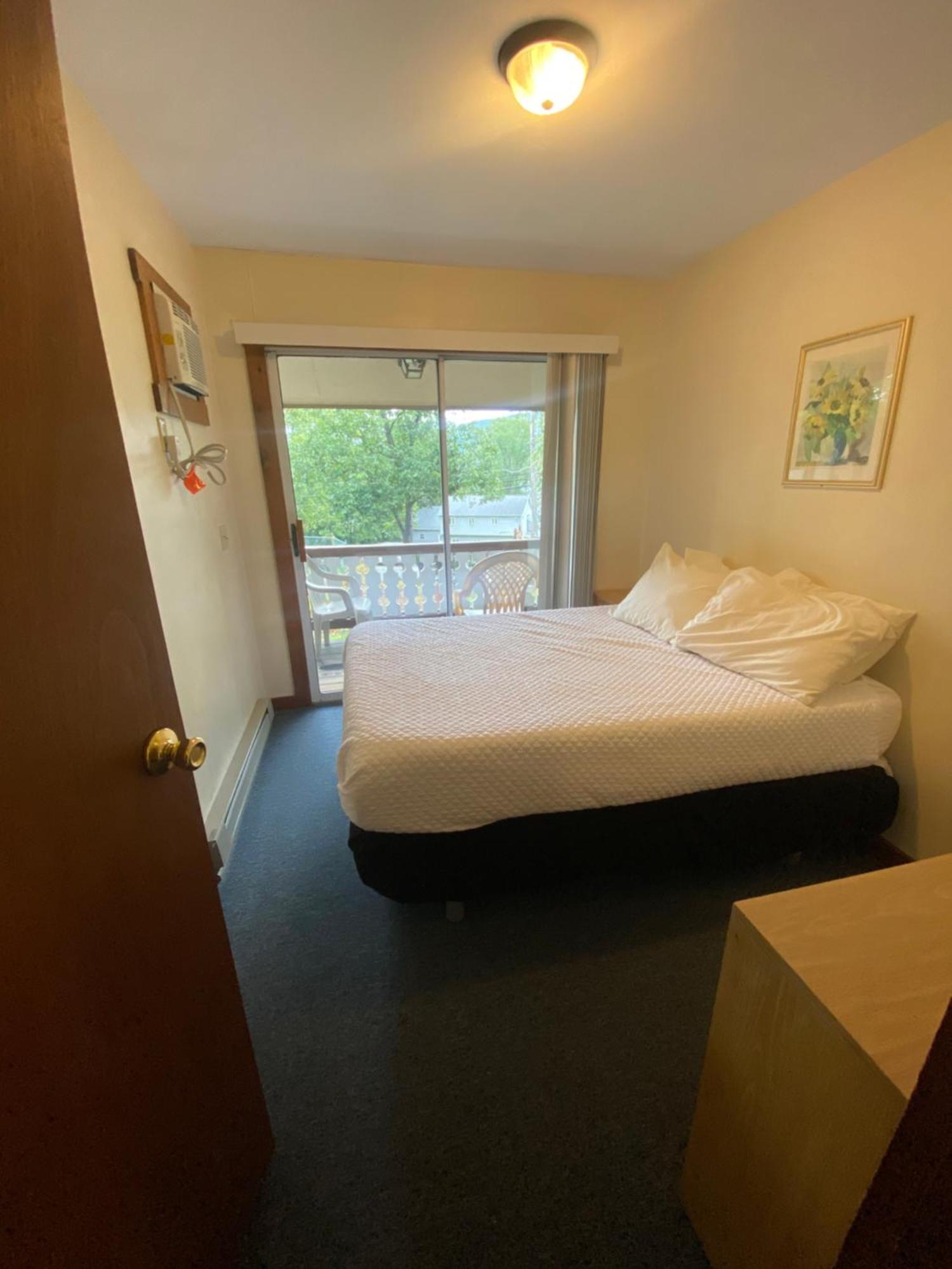Boulders Resort Lake George Buitenkant foto