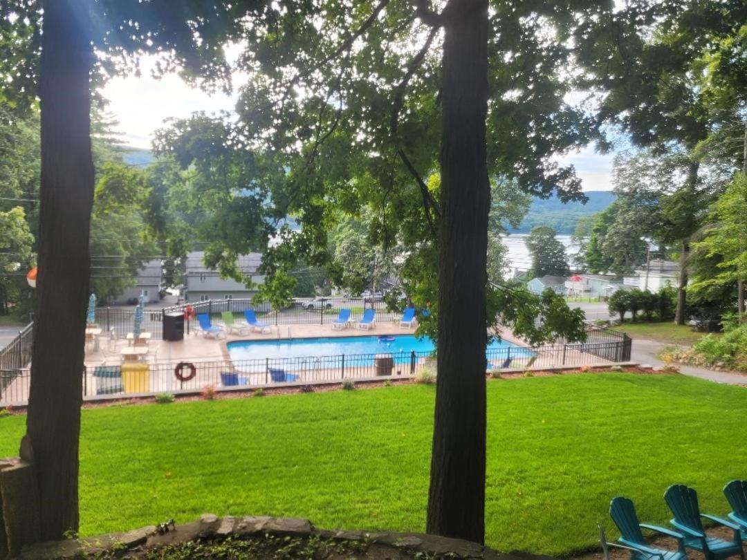 Boulders Resort Lake George Buitenkant foto