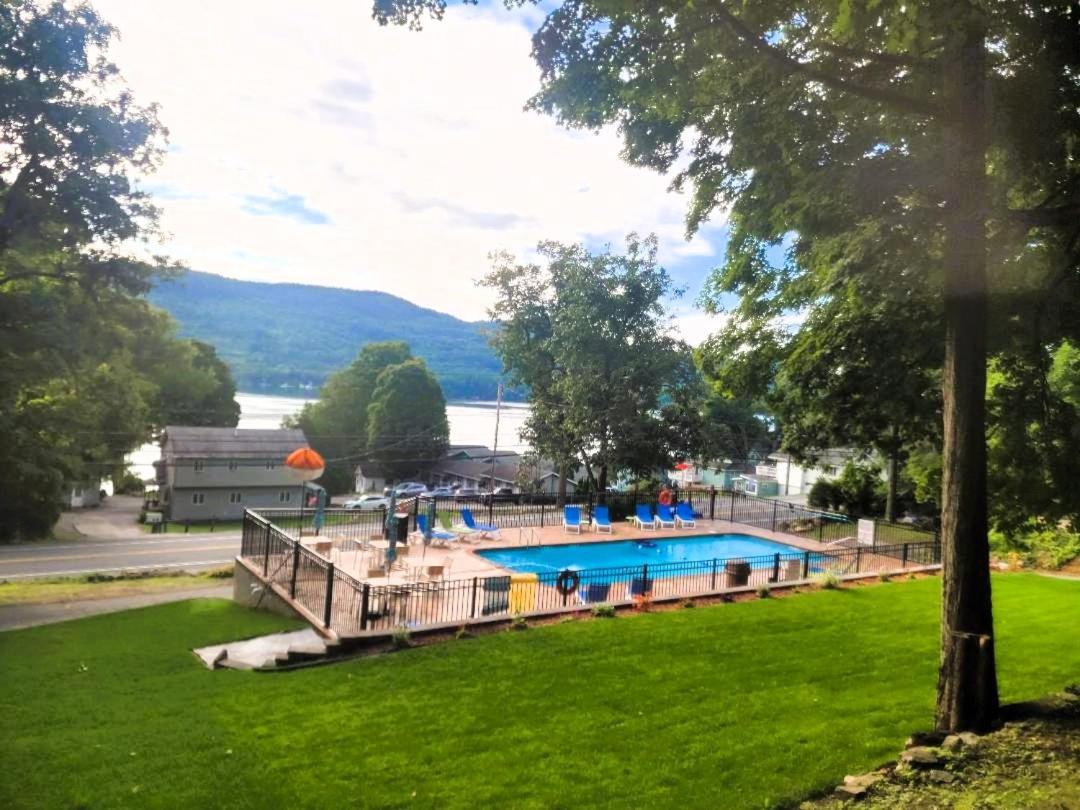 Boulders Resort Lake George Buitenkant foto